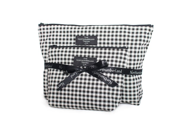 SET OF 2 COSMETIC BAGS