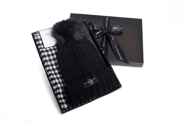 FUR POM POM HAT AND LAMBSWOOL SCARF GIFT SET