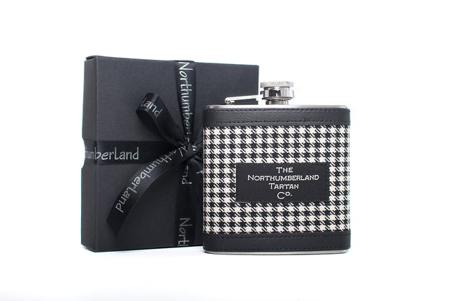 HIP FLASK WITH GIFT BOX